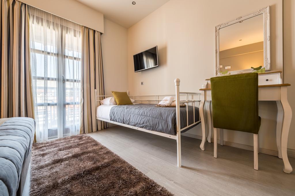Filoxenia Hotel & Spa กาลาวริตา ภายนอก รูปภาพ